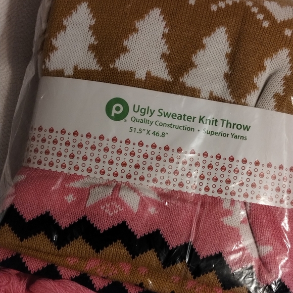 large warm pink and red Christmas throw thick - Picture 1 of 2